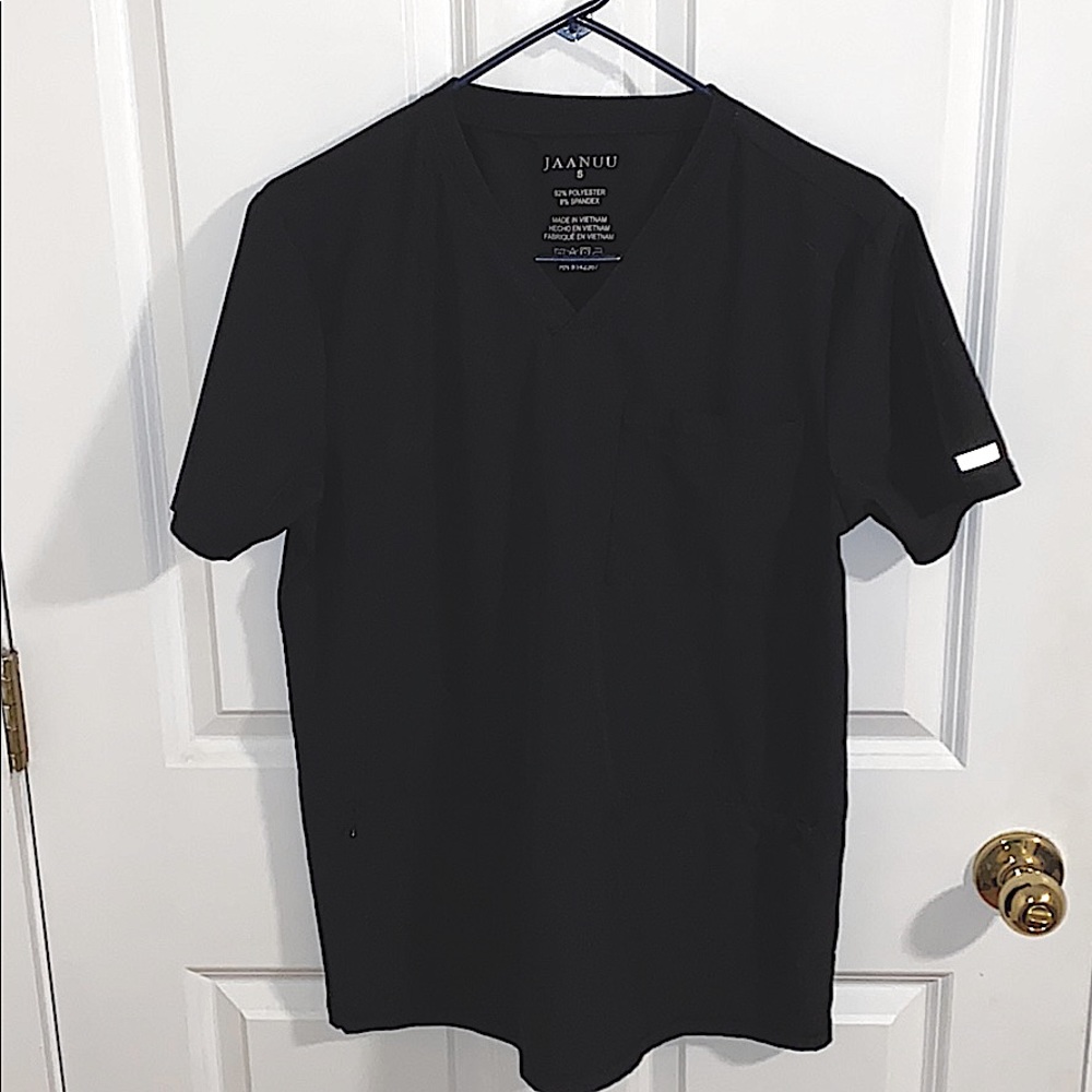 Jaanuu small men’s scrub top like new